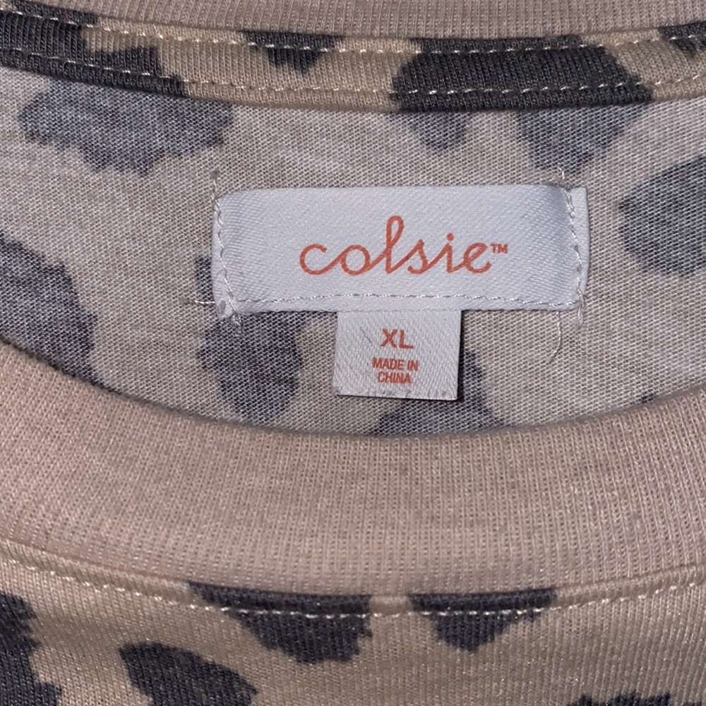 Colsie Leopard Crop Top - Picture 5 of 7